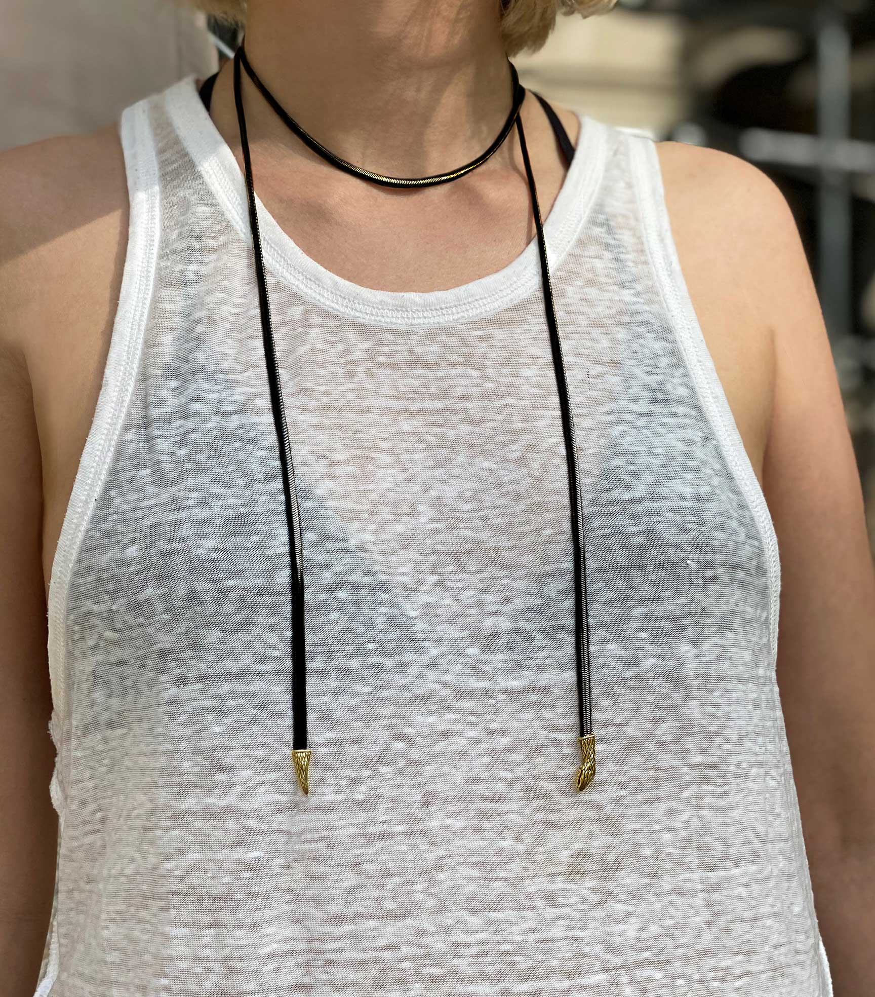 Snake Lariat Necklace in gold & black - Image 5