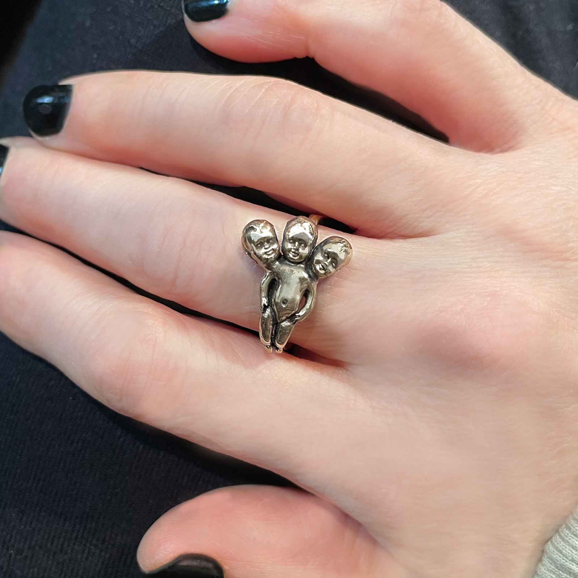 Three Headed Baby Ring Side - Image 4